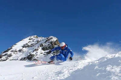 Buchen sie private freeride-skistunden in livigno. individuelles coaching, kleine gruppen, erfahrene instruktoren. flexible zeiten. sicherheitsausrüstung erforderlich. für alle könnerstufen geeigne