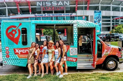 Découvrez l’ambiance unique de nashville lors d’un tour privé en minibus décapotable. fresques, music row, brasseries et bicentennial park au programme. prise en charge flexible pour votre grou