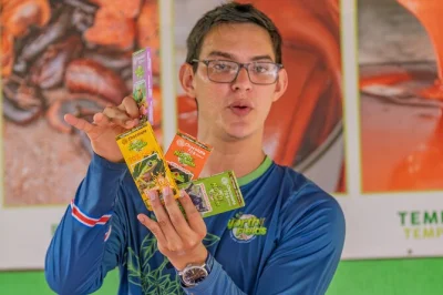 Vivi la campagna di la fortuna in costa rica con un tour pratico di caffè e cioccolato, degustazioni, succo di canna da zucchero e pickup in hotel. incontra i coltivatori locali e scopri i loro segre