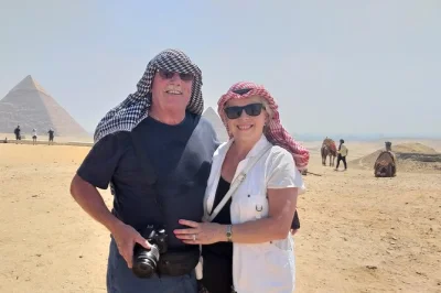 Découvrez les pyramides d’Égypte, explorez les catacombes d’alexandrie et naviguez sur le nil à la tombée de la nuit, avec guide privé, prise en charge à l’hôtel et déjeuner inclus.