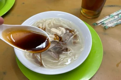 Follow your nose through manila’s binondo chinatown, tasting dumplings, noodle soup, and hopia pastries with a local guide. includes 8 snacks and drinks.
