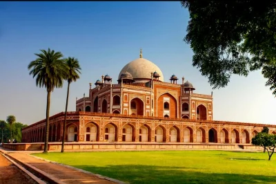 Scopri delhi con un giro in risciò a chandni chowk, assapora spezie, partecipa a una cucina sikh e visita il mausoleo di humayun. auto privata, guida e pick-up inclusi.