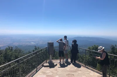 Fuja do calor da toscana com uma caminhada guiada pelas encostas do monte amiata. aproveite as vistas da floresta, a gastronomia local e a brisa fresca da montanha perto do val d’orcia.