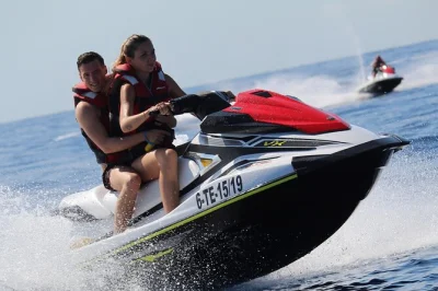 Scopri la costa di tenerife in jet ski, poi esplora i boschi vulcanici in quad. include sosta snorkeling, guida locale e bevande al porto.