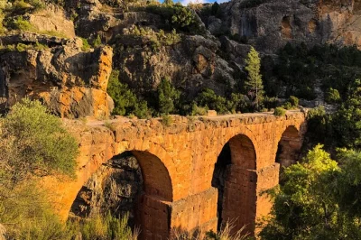 Full-day hiking tour from valencia to ruta de agua and peña cortada roman aqueduct. small group, local guide, coffee stop, and scenic trails included.