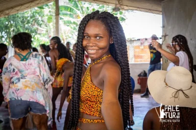 Découvrez l’âme de palenque avec un guide local : histoire, tambours, saveurs créoles et le fameux ron ñeke. transfert, déjeuner et ateliers pratiques inclus.
