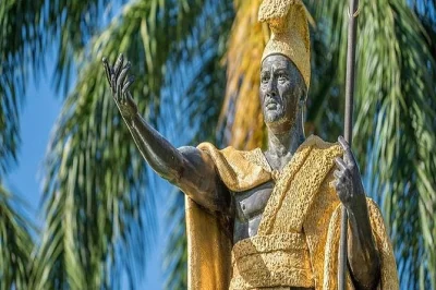 Sinta a história no memorial uss arizona em pearl harbor, explore o centro histórico de honolulu e visite o cratera punchbowl. pickup incluso em waikiki.