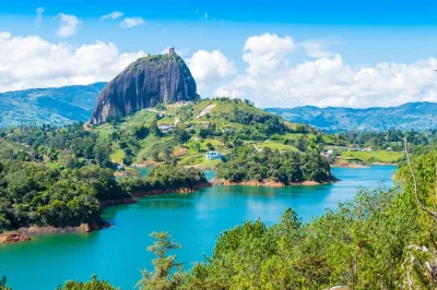 Colorful guatape streets, climb piedra del peñol, boat tour on the reservoir, breakfast and lunch included. private day trip with pickup from medellin hotels.
