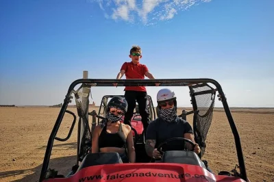 Scopri il deserto di sharm el sheikh con un giro in buggy per tutta la famiglia, soste fotografiche e una pausa con tè beduino in un villaggio. trasferimenti inclusi, adatto a tutte le età.