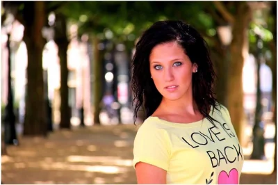 Personalized valencia walking or cycling tour with a local photographer. explore old town, turia park, and city of arts—plus pro holiday photos included.