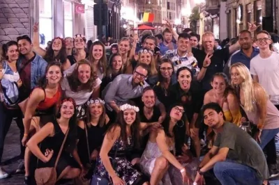 Sinta a vibe da vida noturna de bruxelas com um pub crawl que inclui shots, descontos em bebidas e muita gente nova. visite quatro bares, jogue e aproveite com guias locais. encontro no the unusual ba