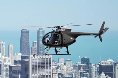 Erlebe den nervenkitzel über chicagos skyline mit freunden. entdecke millennium park, navy pier & mehr aus der vogelperspektive. inklusive fotos, live-kommentar & kostenlosem parkplatz.