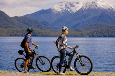 Vivi l’emozione del jet boat nel fiordland, avvista trote, visita i set de il signore degli anelli e torna in bici lungo il fiume fino a te anau. include attrezzatura e guida.