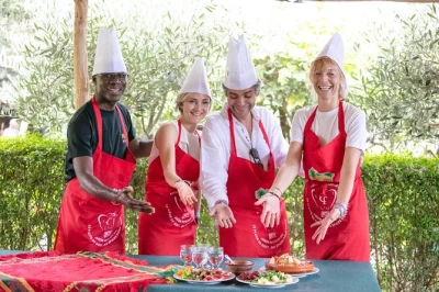 Évadez-vous de marrakech pour un cours de cuisine marocaine dans un jardin berbère paisible, cueillez des ingrédients frais et partagez un déjeuner avec les locaux. transfert et guide inclus.