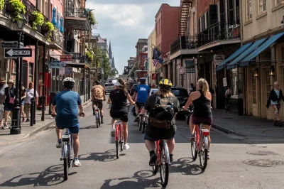 Erlebe new orleans hautnah auf einer city-bike-tour durch french quarter, garden district und congo square. mit lokalem besitzer-guide, inklusive fahrrad & wasser.