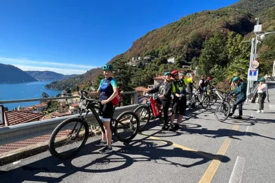 Découvrez le lac de côme à vélo électrique, traversez des villages en pierre, écoutez des histoires locales et savourez un merlot suisse. guide et location de vélo inclus—passeport obligatoir