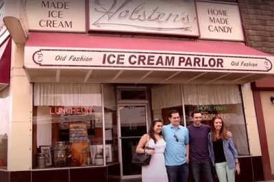 Explore o universo de the sopranos em nyc e new jersey com um guia ator, paradas nos pontos de filmagem icônicos e opção de upgrade para tour privado.