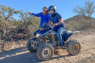 Erlebe dein erstes atv-abenteuer in phoenix mit praktischem training, zertifiziertem guide und kompletter schutzausrüstung. kleine gruppen, echtes wüstengelände, buchbar am frühen morgen.