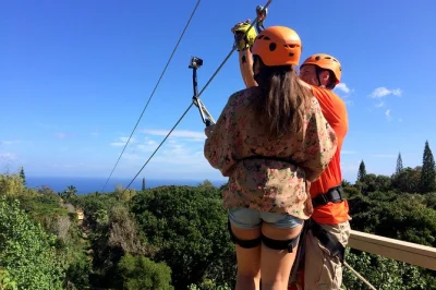 Erlebe den adrenalinkick bei einer maui zipline-tour durch den dichten regenwald mit erfahrenen guides. inklusive ausrüstung, snacks, wasser und allen gebühren – perfekt für familien und freunde.