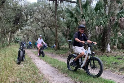 Découvrez myakka autrement : safari en e-bike, balade dans la canopée et observation de la faune sauvage. guide, équipement, eau en bouteille et rythme adaptable inclus.