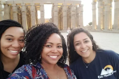 Descubre la orilla oeste de luxor con guía privado: valle de los reyes, templo de la reina hatshepsut y los colosos de memnón. incluye recogida en hotel.