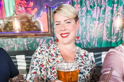 Follow a local guide through downtown lexington, tasting family breads, kentucky produce, and unique bites at five stops. includes lunch and city stories.