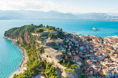 Parti da atene per un tour privato a nafplio, assaggia i vini di nemea in una cantina locale, passeggia nel centro storico e visita il canale di corinto. trasporto in mercedes incluso.