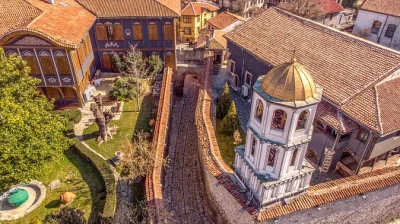Explore plovdiv’s top sights on foot—roman ruins, old town, and the lively kapana art district. local guide, history, and hidden gems included.