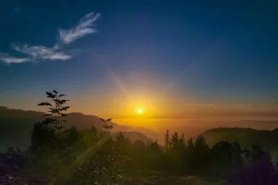 Erlebe den sonnenuntergang in den anden bei santiago, genieße snacks im dorf farellones und besuche das skigebiet valle nevado – mit hin- und rücktransfer und zweisprachigem guide.