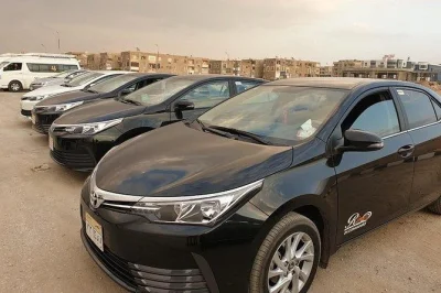 Le caire, transfert privé assuré de votre hôtel à l’aéroport. voitures climatisées, assurance bagages et chauffeurs locaux pour un départ en toute sérénité.