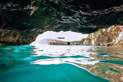 Scopri l’adriatico in barca privata da dubrovnik: blue cave, lopud e isole elafiti con skipper locale, attrezzatura snorkeling, bevande e soste flessibili.