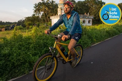 Découvrez divar island et old goa en e-bike avec traversée en ferry, temples anciens, déjeuner au bord de la rivière et histoires locales. guide et équipement inclus.