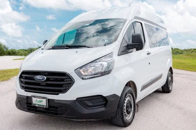 Starte deine tulum-reise entspannt mit privatem minivan-transfer vom flughafen – inklusive wlan, wasserflaschen und einem freundlichen fahrer, der dich direkt erwartet.