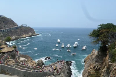 Feel acapulco’s pulse with a city tour—see the diego rivera mural, watch the cliff divers, stroll the zócalo, and enjoy drinks. includes pickup & local guide.