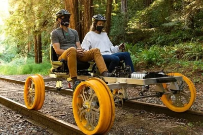 Sinta a brisa pedalando railbikes elétricas pelas redwoods da califórnia, veja garças e lontras no pudding creek e relaxe em glen blair junction. capacetes e água inclusos.