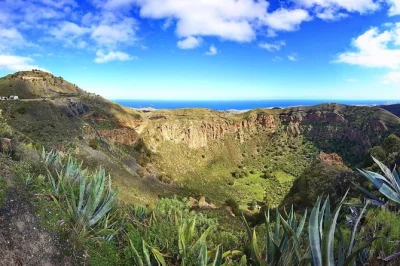 Découvrez les hauteurs de gran canaria lors d’une journée complète avec roque nublo, la caldera de bandama et le village de teror, avec prise en charge à las palmas et guide local.