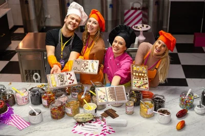 Entra nel museo del cioccolato bo-yo di vienna per un laboratorio pratico, assaggia il cioccolato caldo azteco e porta a casa le tue tavolette fatte a mano. biglietto incluso ingresso al museo.