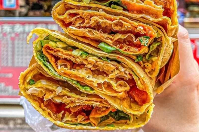 Sinta a energia da chinatown de flushing enquanto prova comidas de rua, explora mercados animados e troca risadas com os moradores. inclui guia, degustações e acesso fácil pelo metrô.