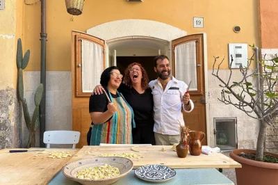 Découvrez les ruelles de bari, visitez la basilique san nicola, puis apprenez à faire des pâtes maison avec une nonna locale. repas, vin et guide inclus.