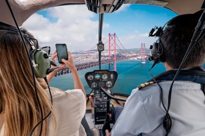 Siente la energía de lisboa desde el cielo, el río y sus calles serpenteantes en un tour en grupo pequeño. incluye vuelo en helicóptero, paseo en barco por el tajo hasta belém y recorrido guiado 