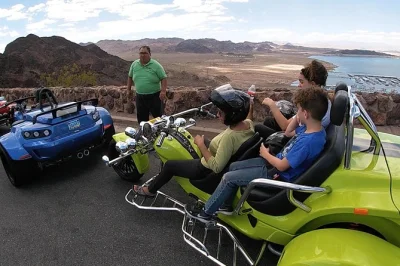 Sinta o vento no rosto pilotando um trike pela hoover dam e lake mead, com guia local, pickup na strip de las vegas e tempo para praticar antes de pegar a estrada.
