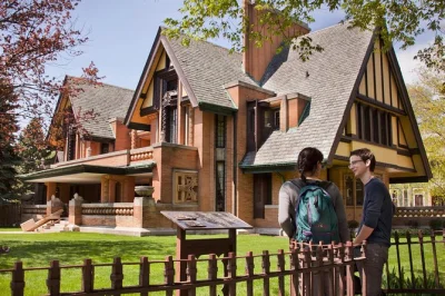 Descubre la casa y el estudio de frank lloyd wright en oak park, cerca de chicago, con guía local en inglés. entrada incluida y acceso fácil.