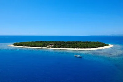 Step onto fiji’s mamanuca islands for a day cruise with snorkeling, coral reef tours, and a tropical buffet lunch. includes pickup and marine biologist guide.