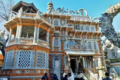 Private stadttour in tianjin ab kreuzfahrthafen. besuch des porzellanhauses, der straße der alten kultur, des wudadao museums & tianjin eye. alles inklusive, lokaler guide.