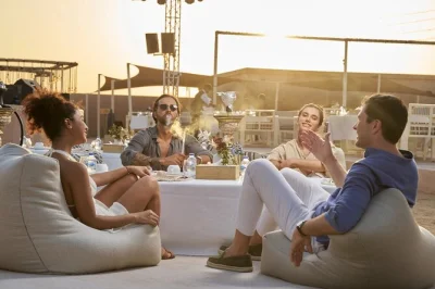 Dubai wüstensafari mit rotem dünen-dune bashing, 5-sterne bbq, kamelritt & über 10 live-shows. luxus-suv abholung. rollstuhlgerecht.