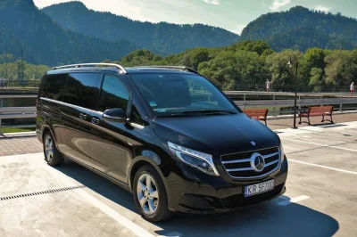 Reserve um transfer privado do aeroporto de cracóvia para zakopane. motorista que fala inglês, recepção personalizada, carro mercedes, desembarque no hotel. seguro, rápido e confortável.