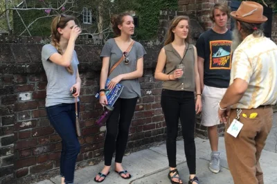 Parcourez les rues historiques de charleston et découvrez les récits méconnus des femmes fortes qui ont façonné la ville. entrée musée et galerie incluse. réservez vite.