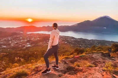 Mount batur erklimmen zum sonnenaufgang, frühstück am gipfel genießen und eine balinesische kaffeeplantage besuchen. kleine gruppen, erfahrener guide inklusive. jetzt buchen.