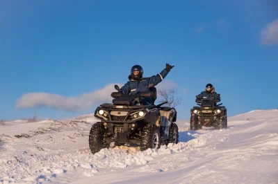 Vivi l’emozione di un giro in atv da reykjavik al monte hafrafell con guide locali. include attrezzatura, pickup in hotel e caffè caldo prima della salita.