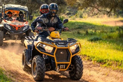 Descubre el lado más salvaje del algarve en un tour de 3 horas en quad desde albufeira. cruza arroyos, sube colinas y explora ruinas antiguas con un guía local. casco y agua incluidos.